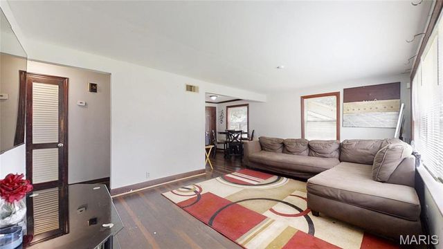 8007 Titus Road, St Louis, MO 63114