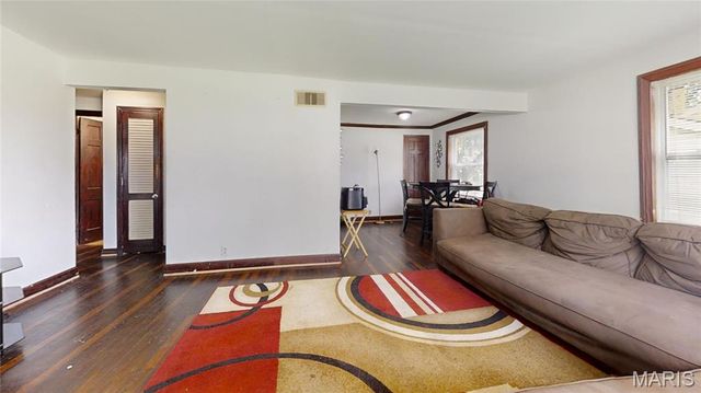 8007 Titus Road, St Louis, MO 63114