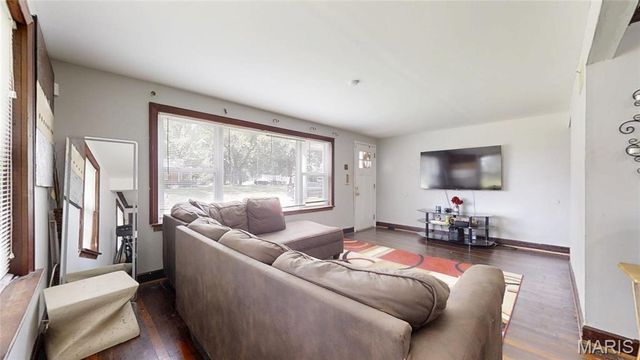 8007 Titus Road, St Louis, MO 63114