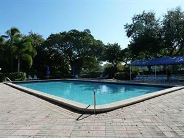 3351 S PALM AIRE Drive 208, Pompano Beach, FL 33069