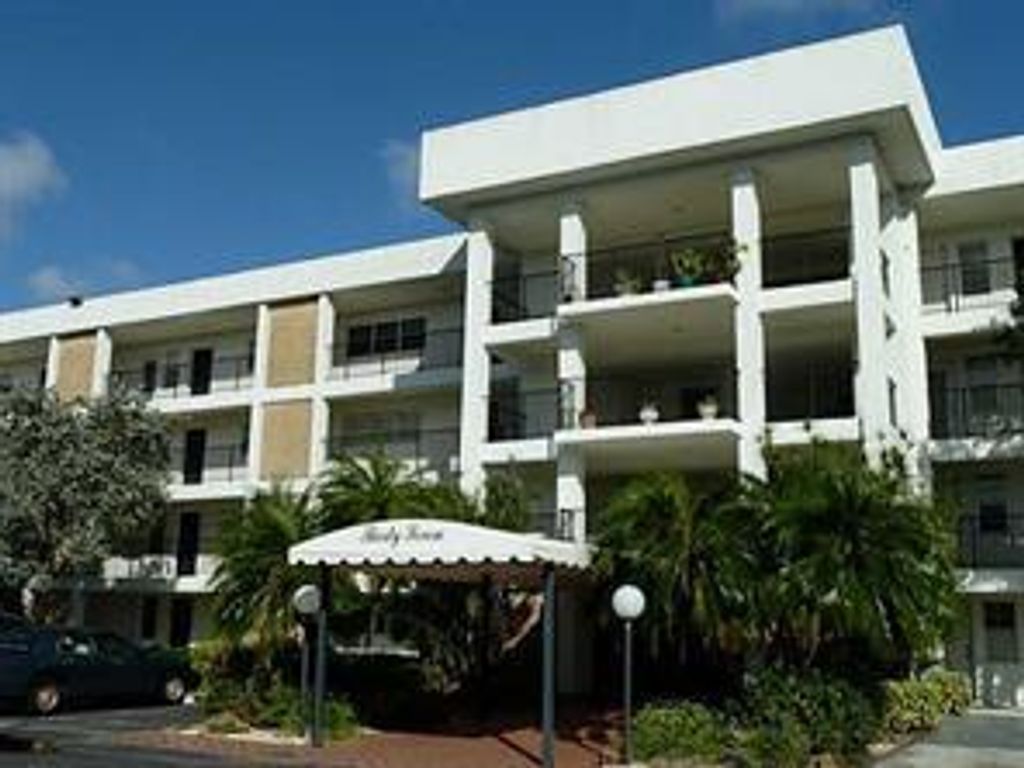 3351 S PALM AIRE Drive 208, Pompano Beach, FL 33069