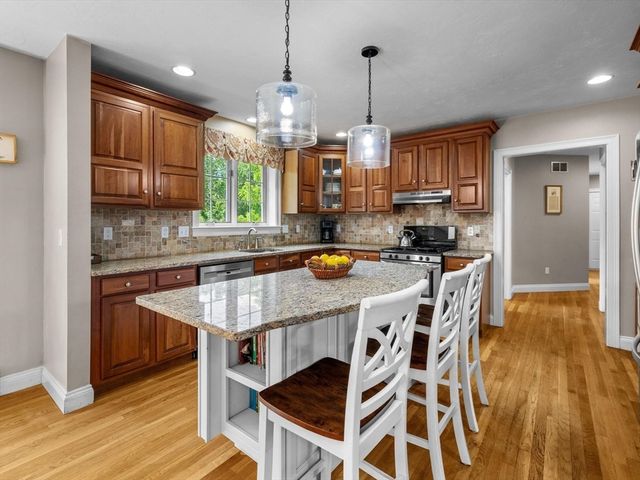 6 Warburton Lane, Westborough, MA 01581