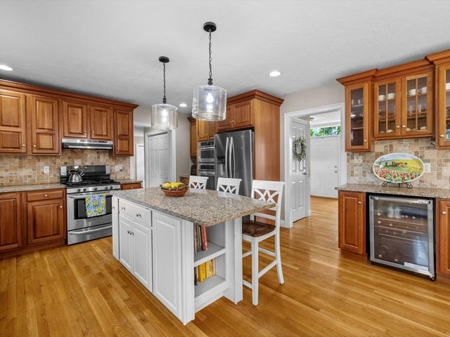 6 Warburton Lane, Westborough, MA 01581