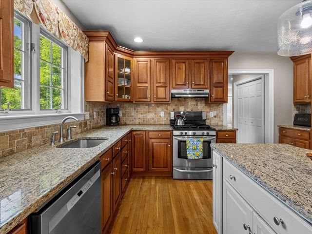 6 Warburton Lane, Westborough, MA 01581