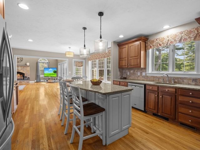 6 Warburton Lane, Westborough, MA 01581