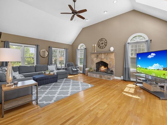 6 Warburton Lane, Westborough, MA 01581