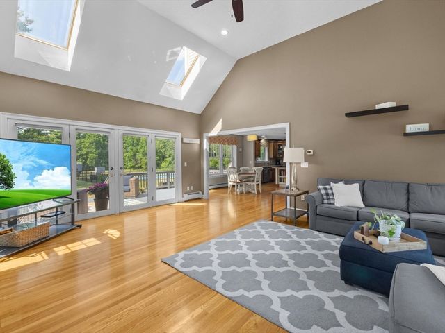 6 Warburton Lane, Westborough, MA 01581
