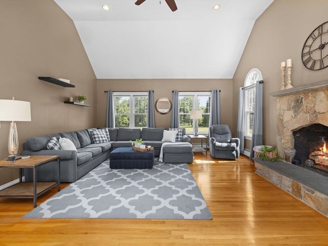 6 Warburton Lane, Westborough, MA 01581
