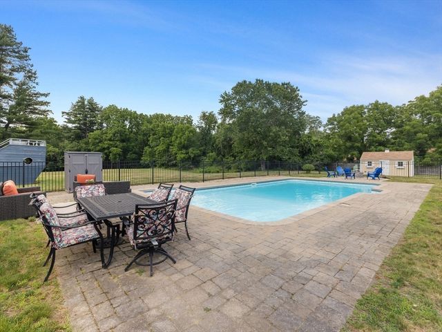6 Warburton Lane, Westborough, MA 01581