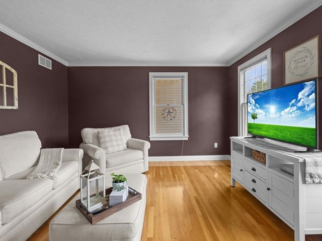 6 Warburton Lane, Westborough, MA 01581