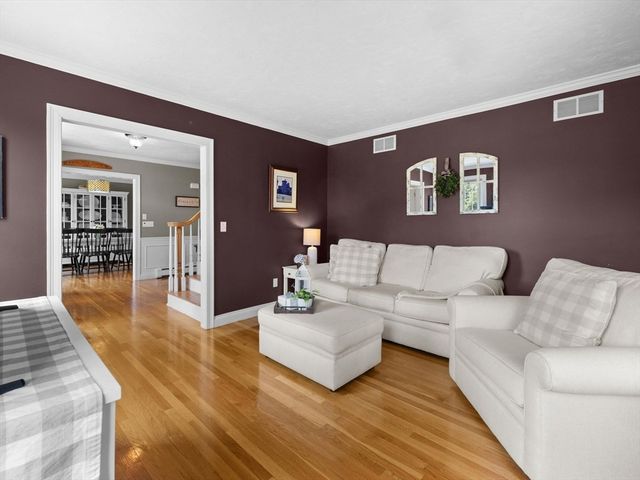 6 Warburton Lane, Westborough, MA 01581