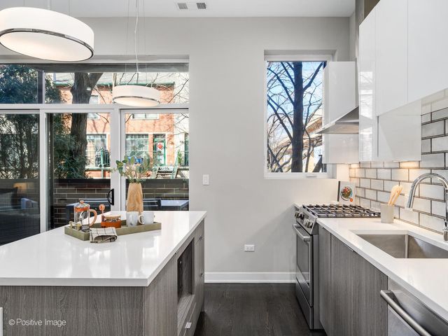 1802 S State Street 103, Chicago, IL 60616