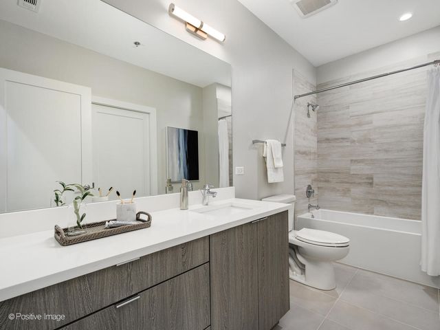 1802 S State Street 103, Chicago, IL 60616