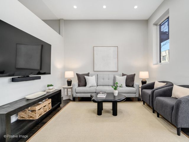 1802 S State Street 103, Chicago, IL 60616