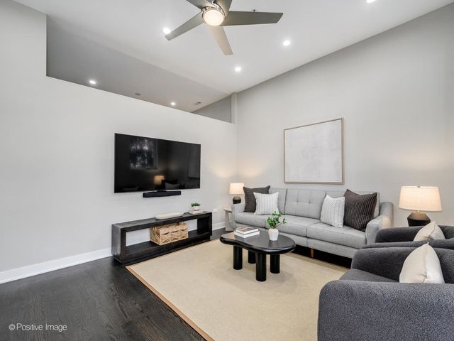 1802 S State Street 103, Chicago, IL 60616