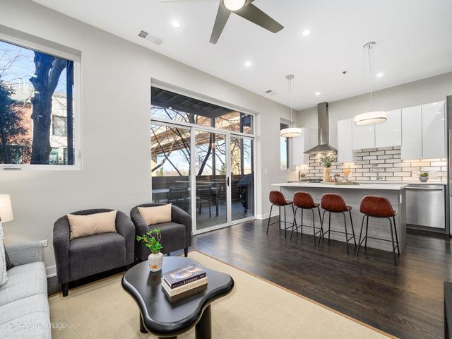 1802 S State Street 103, Chicago, IL 60616