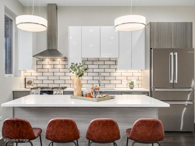 1802 S State Street 103, Chicago, IL 60616