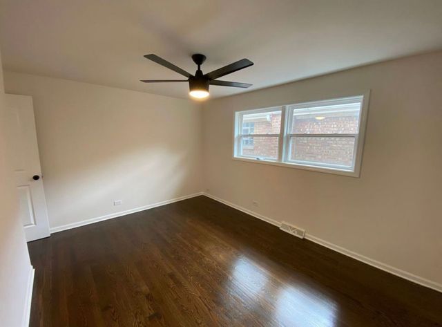 5749 W 63rd Place, Chicago, IL 60638