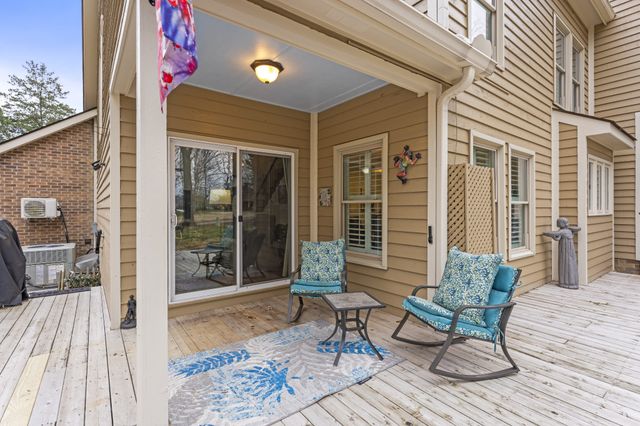 6 Chadsworth Pl, Tullahoma, TN 37388