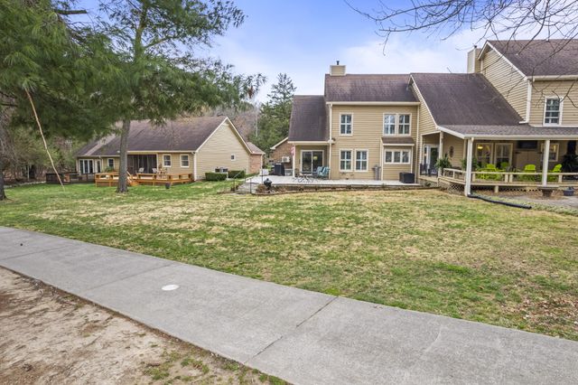 6 Chadsworth Pl, Tullahoma, TN 37388