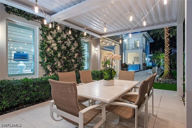 501 2nd AVE N, Naples, FL 34102
