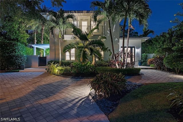 501 2nd AVE N, Naples, FL 34102