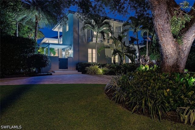 501 2nd AVE N, Naples, FL 34102