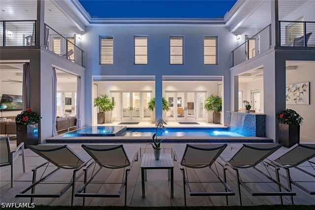 501 2nd AVE N, Naples, FL 34102