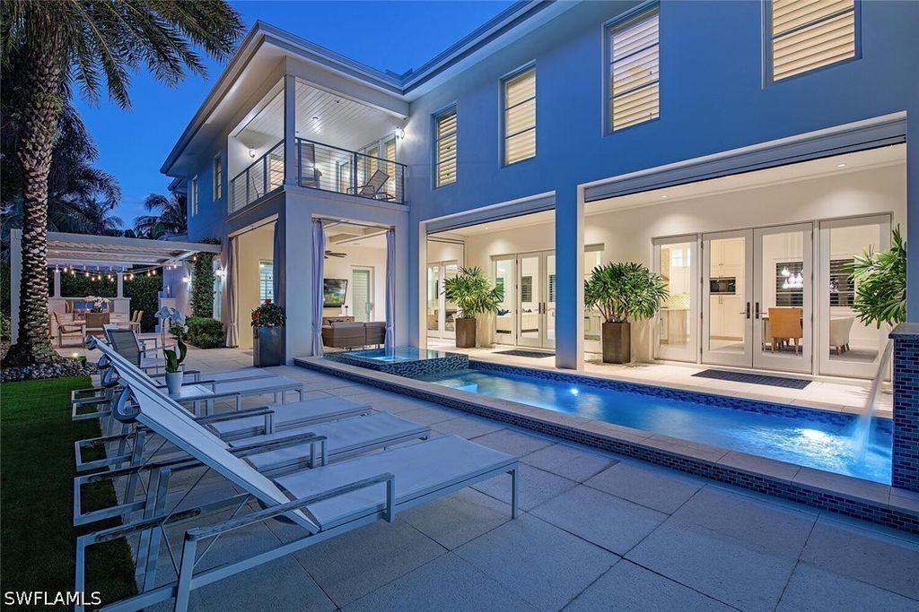 501 2nd AVE N, Naples, FL 34102