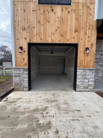 27095 Lawnwood Street, Roseville, MI 48066