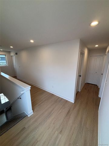 27095 Lawnwood Street, Roseville, MI 48066