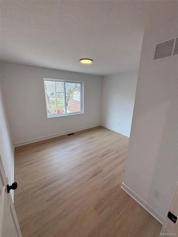 27095 Lawnwood Street, Roseville, MI 48066