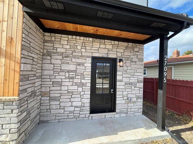 27095 Lawnwood Street, Roseville, MI 48066