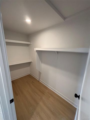 27095 Lawnwood Street, Roseville, MI 48066