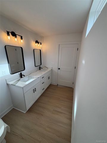 27095 Lawnwood Street, Roseville, MI 48066