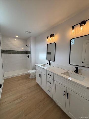 27095 Lawnwood Street, Roseville, MI 48066