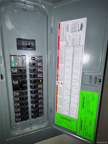 27095 Lawnwood Street, Roseville, MI 48066