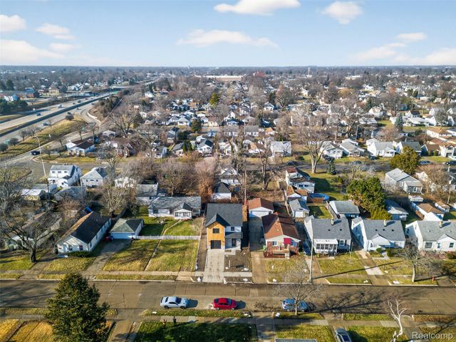 27095 Lawnwood Street, Roseville, MI 48066