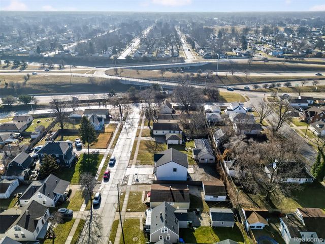 27095 Lawnwood Street, Roseville, MI 48066