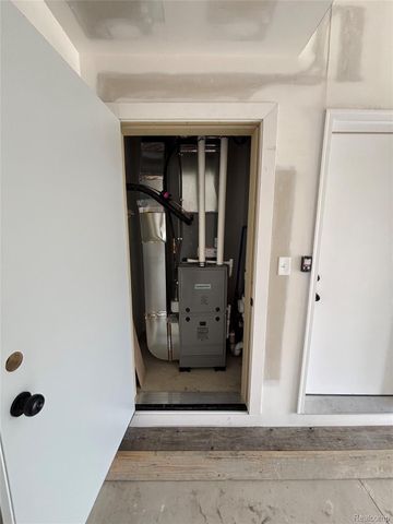 27095 Lawnwood Street, Roseville, MI 48066