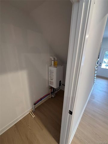 27095 Lawnwood Street, Roseville, MI 48066