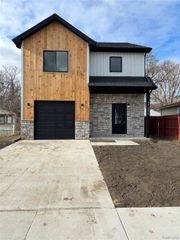 27095 Lawnwood Street, Roseville, MI 48066