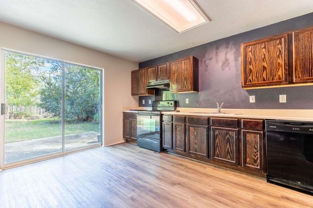 1422 Meadow PKWY, San Marcos, TX 78666