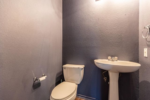 1422 Meadow PKWY, San Marcos, TX 78666