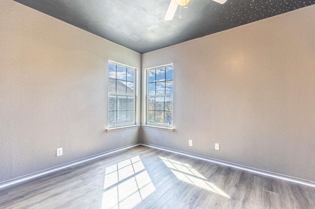 1422 Meadow PKWY, San Marcos, TX 78666