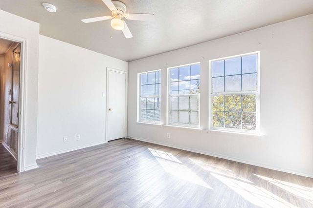 1422 Meadow PKWY, San Marcos, TX 78666