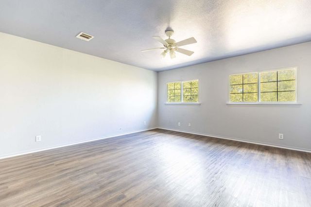 1422 Meadow PKWY, San Marcos, TX 78666