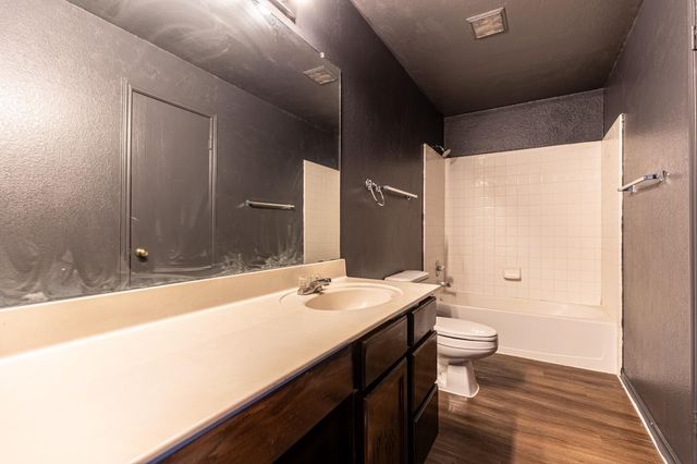 1422 Meadow PKWY, San Marcos, TX 78666