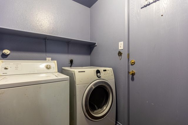 1422 Meadow PKWY, San Marcos, TX 78666