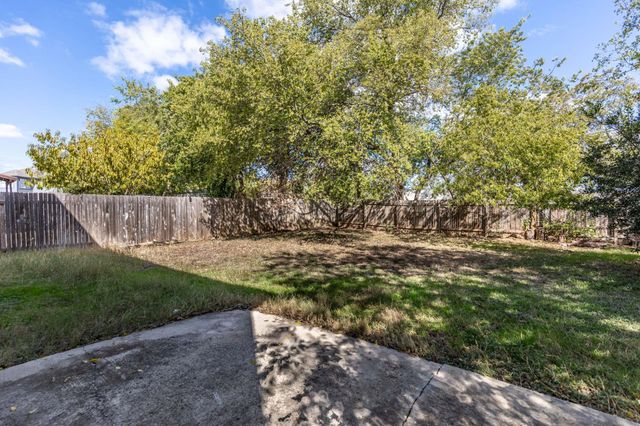 1422 Meadow PKWY, San Marcos, TX 78666